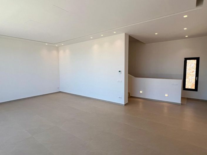 Image No.12-5 Bed Villa for sale
