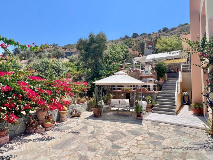 Image No.17-6 Bed House for sale
