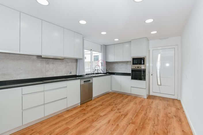 Image No.9-3 Bed Villa for sale