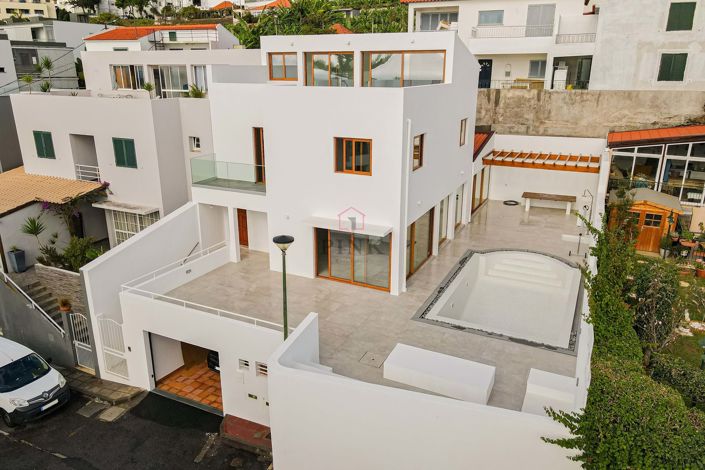 Image No.1-3 Bed Villa for sale