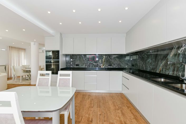 Image No.10-4 Bed Villa for sale