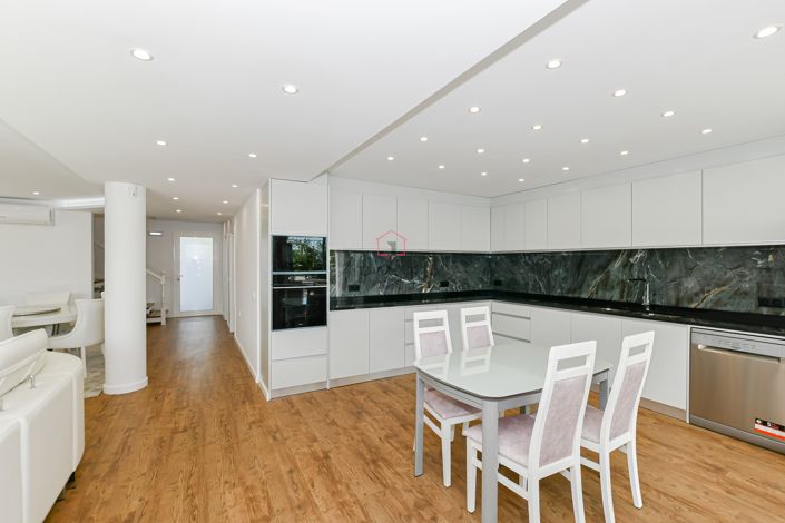 Image No.11-4 Bed Villa for sale