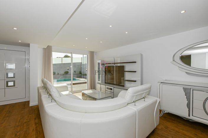 Image No.19-4 Bed Villa for sale