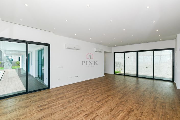 Image No.9-3 Bed Villa for sale