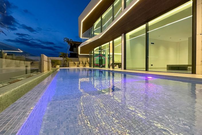 Image No.1-4 Bed Villa for sale