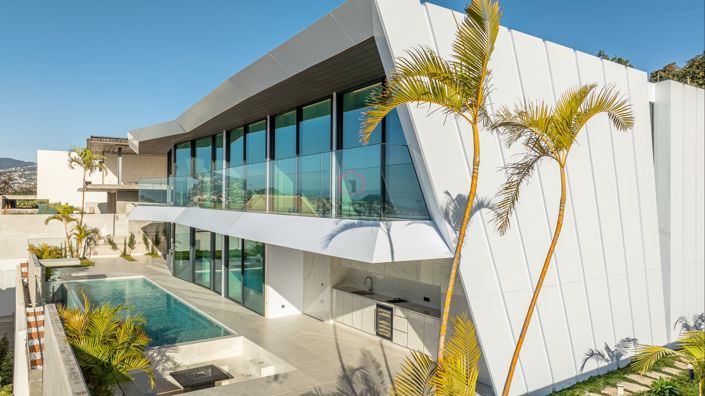 Image No.1-4 Bed Villa for sale