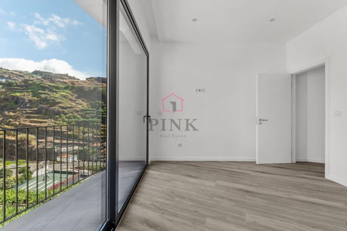 Image No.10-3 Bed Villa for sale