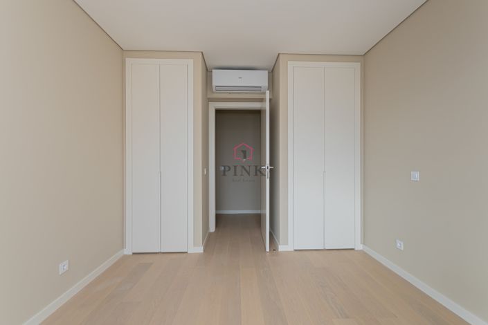 Image No.24-3 Bed Apartment for sale