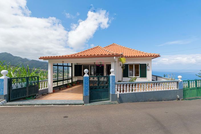 Image No.1-3 Bed Villa for sale