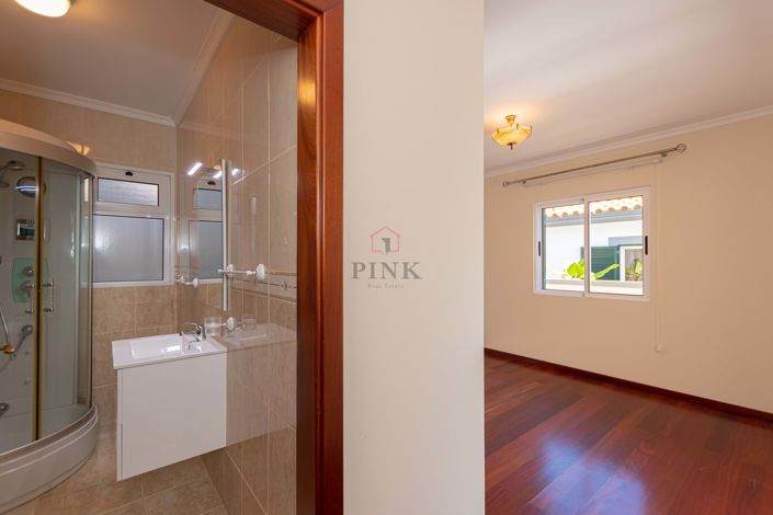 Image No.18-3 Bed Villa for sale