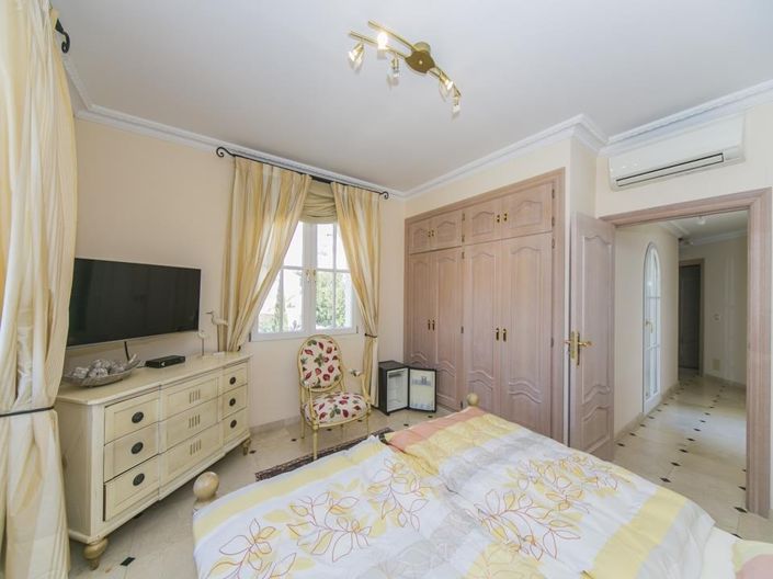 Image No.37-5 Bed Villa for sale