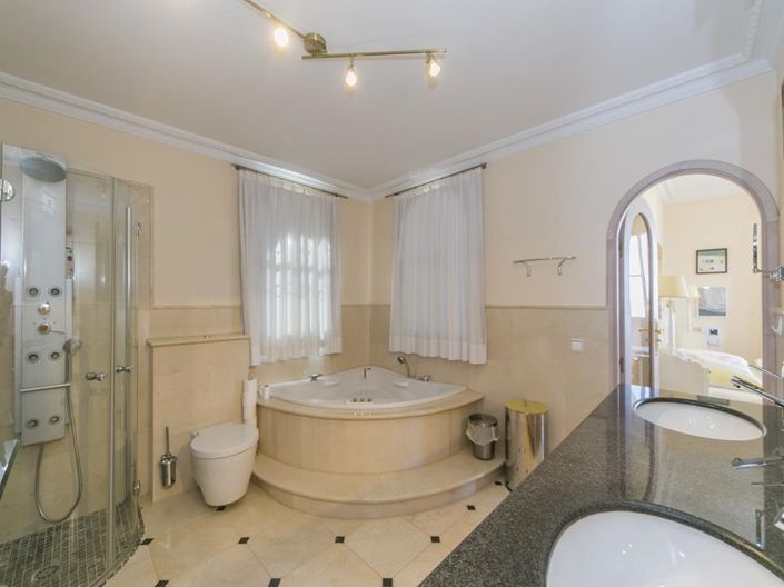 Image No.38-5 Bed Villa for sale