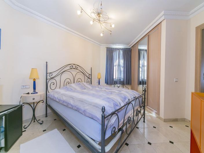 Image No.40-5 Bed Villa for sale