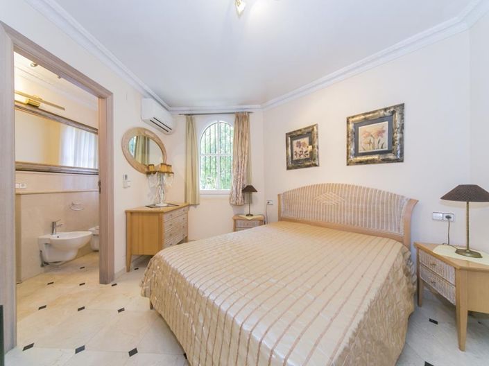 Image No.41-5 Bed Villa for sale