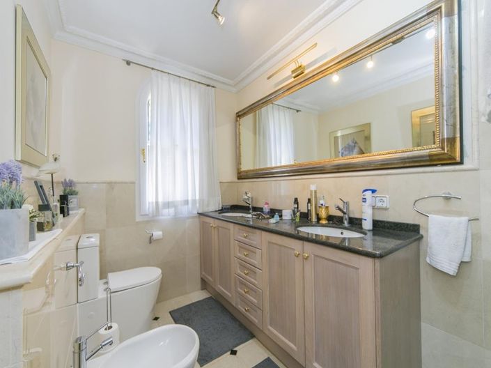 Image No.43-5 Bed Villa for sale