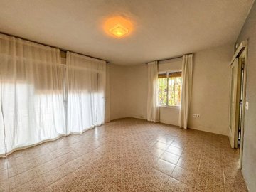 rustic-detached-house-for-sale-walking-distan