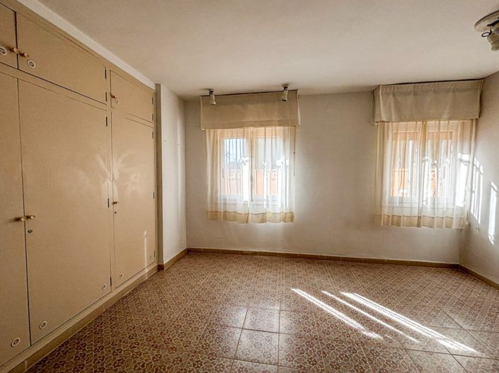 Image No.14-7 Bed Villa for sale