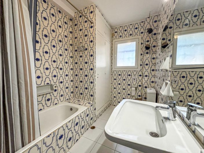 Image No.15-7 Bed Villa for sale