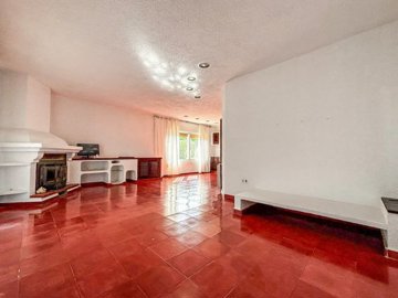 rustic-detached-house-for-sale-walking-distan