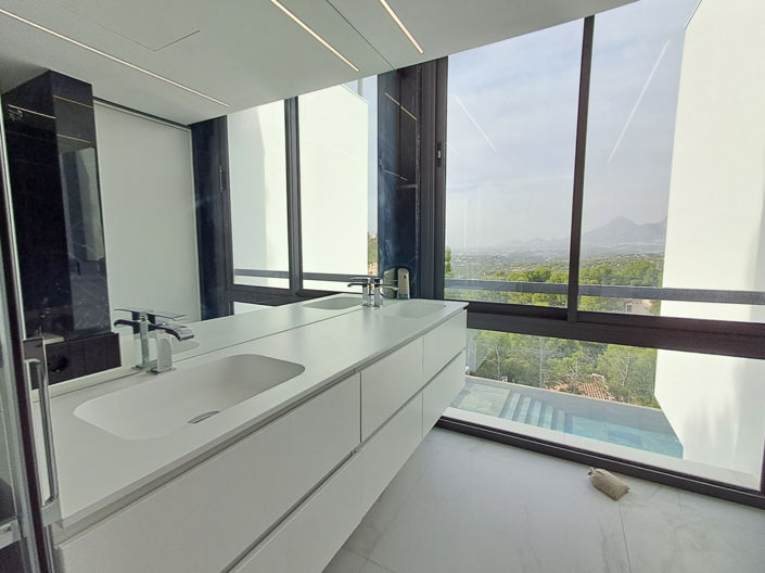 Image No.27-5 Bed Villa for sale