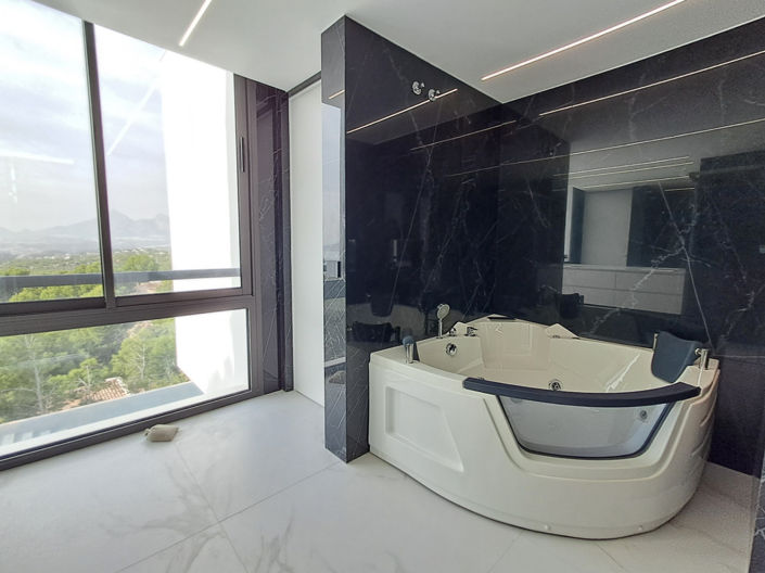 Image No.28-5 Bed Villa for sale