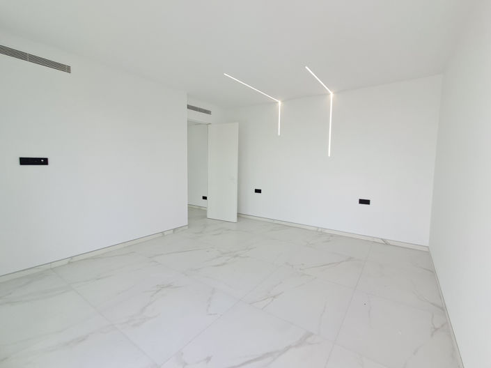 Image No.41-5 Bed Villa for sale