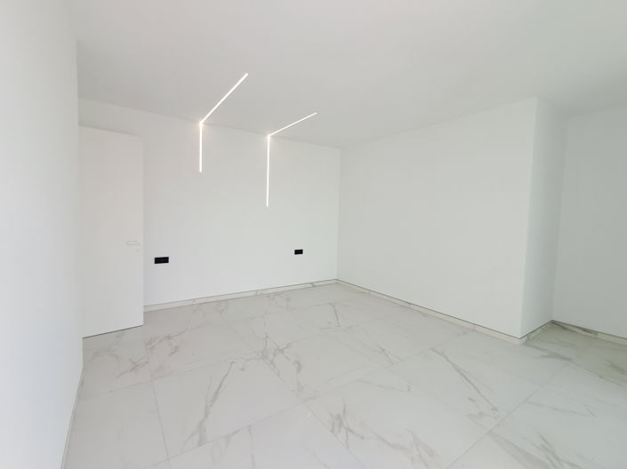 Image No.42-5 Bed Villa for sale