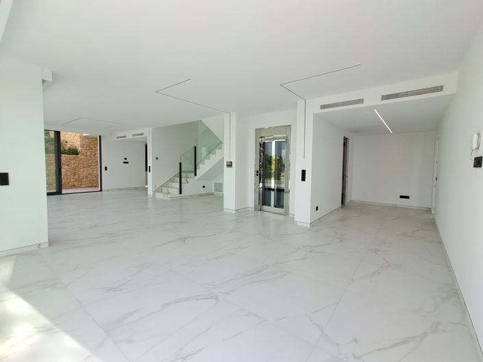 Image No.47-5 Bed Villa for sale