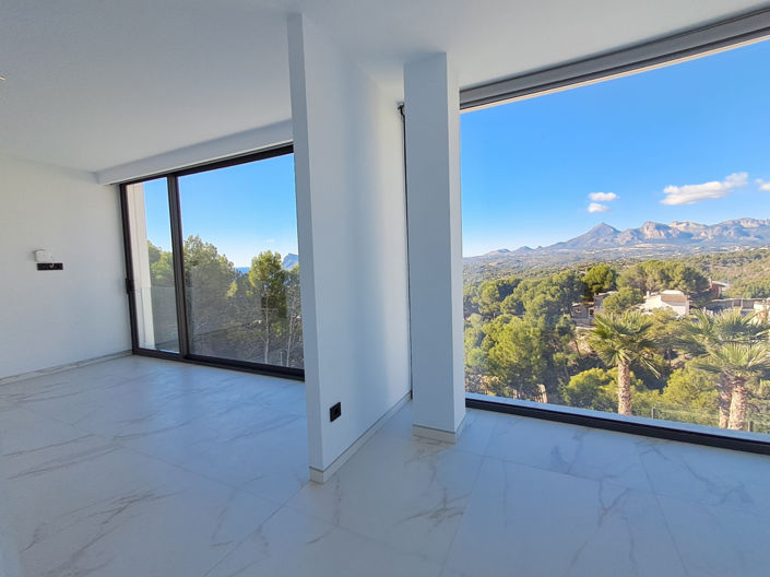 Image No.5-5 Bed Villa for sale