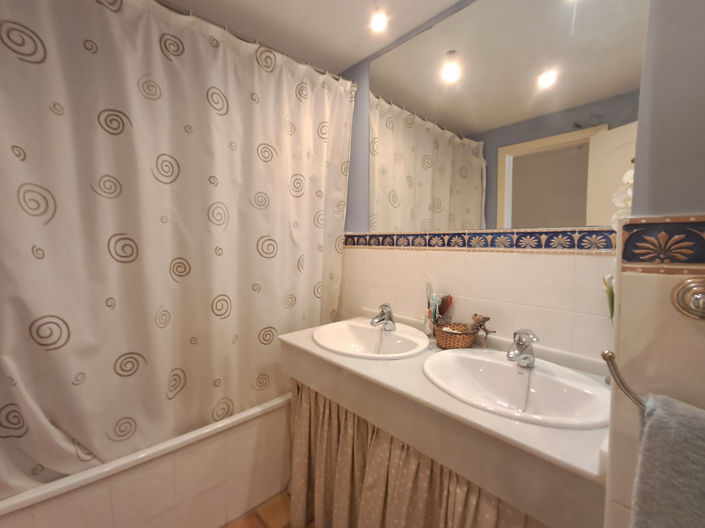 Image No.25-2 Bed Townhouse for sale