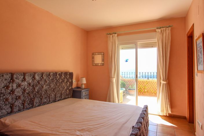 Image No.16-3 Bed Townhouse for sale
