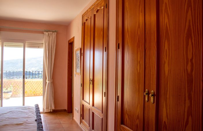 Image No.17-3 Bed Townhouse for sale
