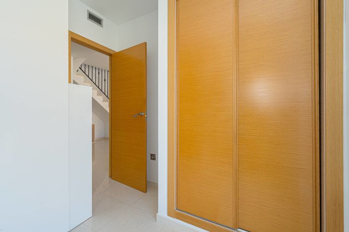 Image No.18-3 Bed Apartment for sale