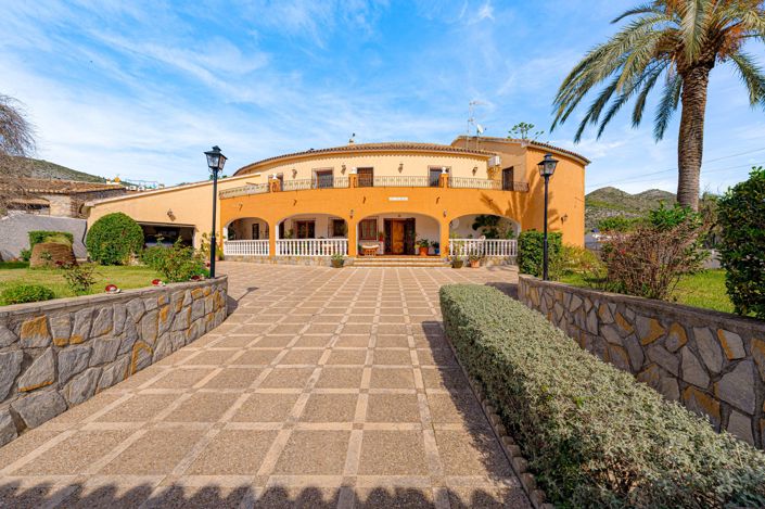 Image No.10-6 Bed Villa for sale