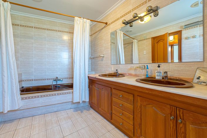 Image No.29-6 Bed Villa for sale