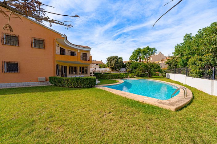 Image No.3-6 Bed Villa for sale
