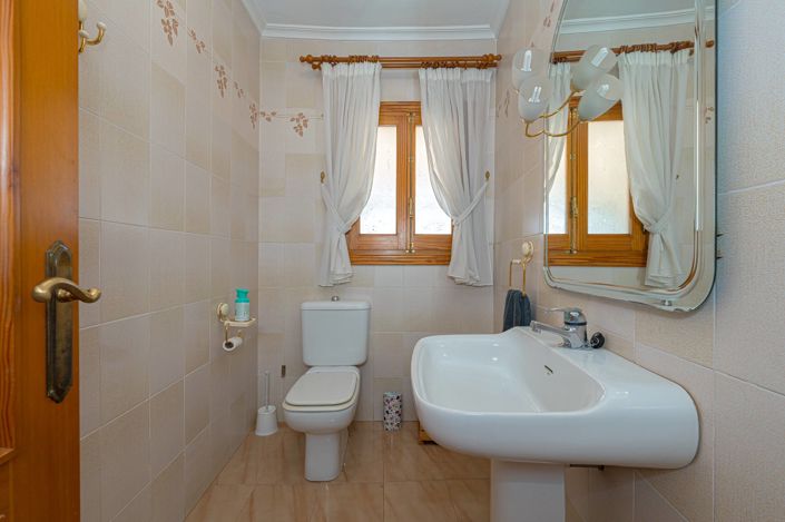 Image No.30-6 Bed Villa for sale