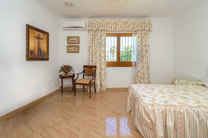 Image No.38-6 Bed Villa for sale