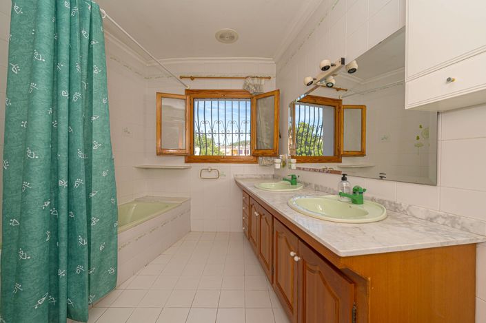 Image No.43-6 Bed Villa for sale