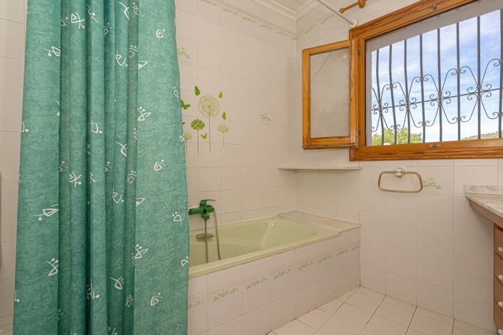 Image No.44-6 Bed Villa for sale