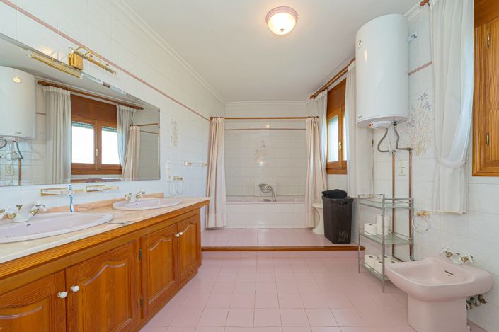 Image No.49-6 Bed Villa for sale
