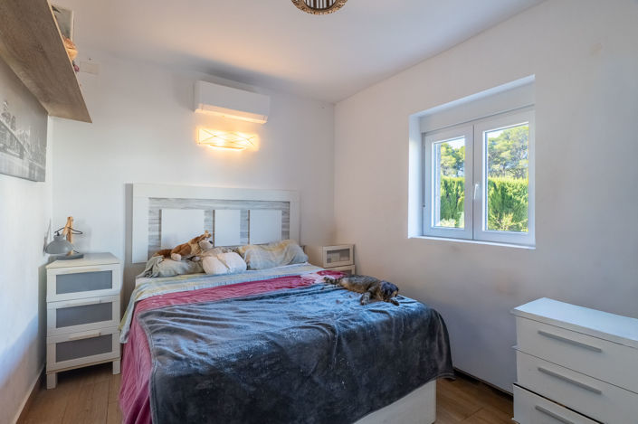 Image No.14-3 Bed Property for sale