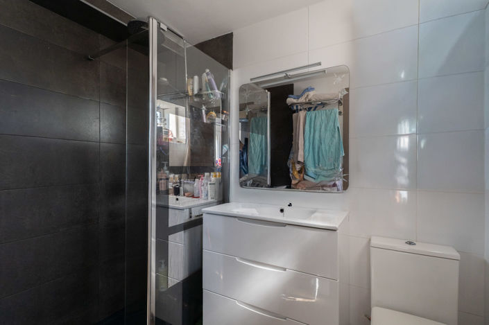 Image No.15-3 Bed Property for sale