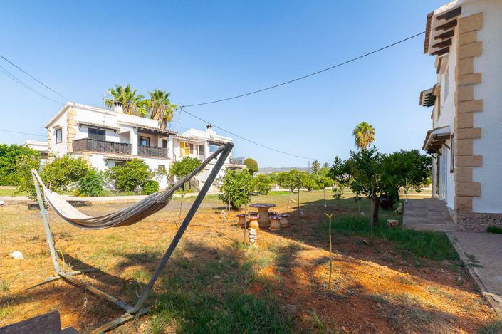 Image No.24-3 Bed Property for sale