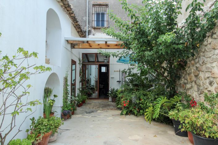 Image No.13-5 Bed Townhouse for sale