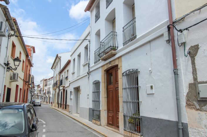 Image No.25-5 Bed Townhouse for sale