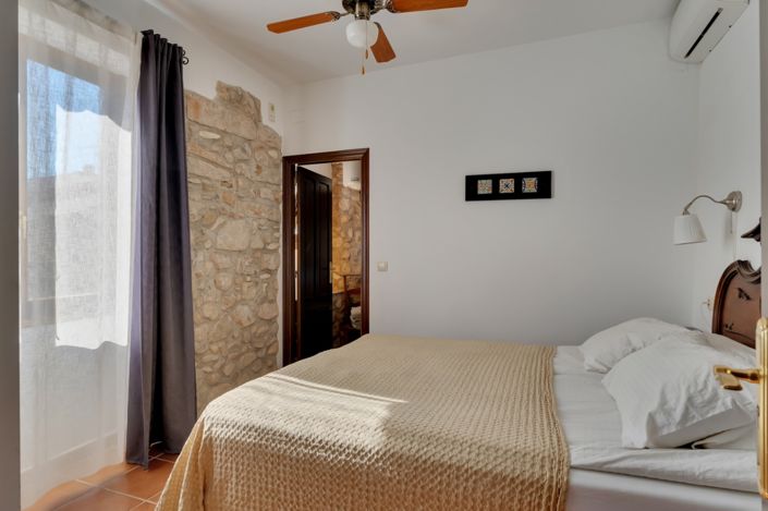 Image No.18-5 Bed Townhouse for sale
