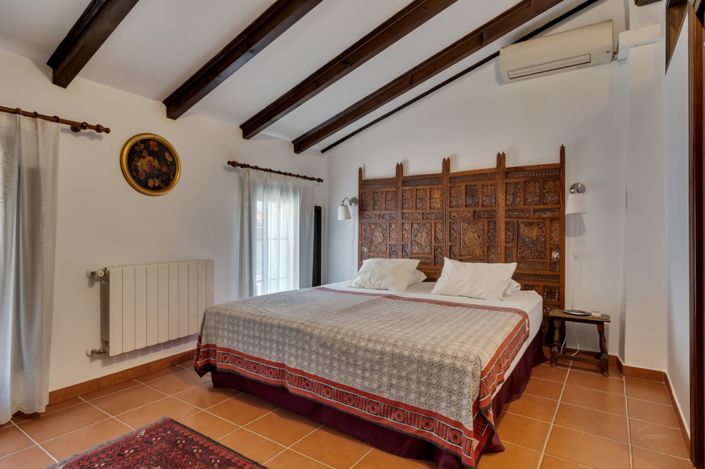 Image No.25-5 Bed Townhouse for sale