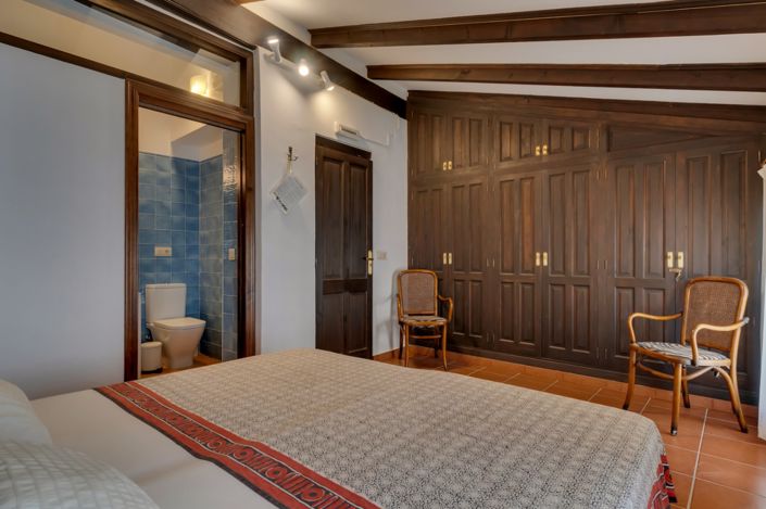 Image No.26-5 Bed Townhouse for sale