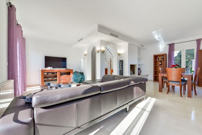 Image No.2-4 Bed Villa for sale